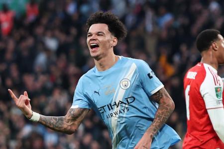 O’Reilly celebra gol após falha de Kepa