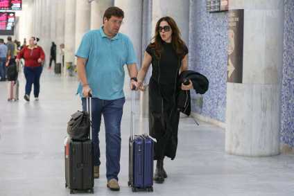 Famosos foram vistos em diferentes aeroportos