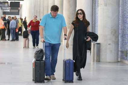 Famosos foram vistos em diferentes aeroportos