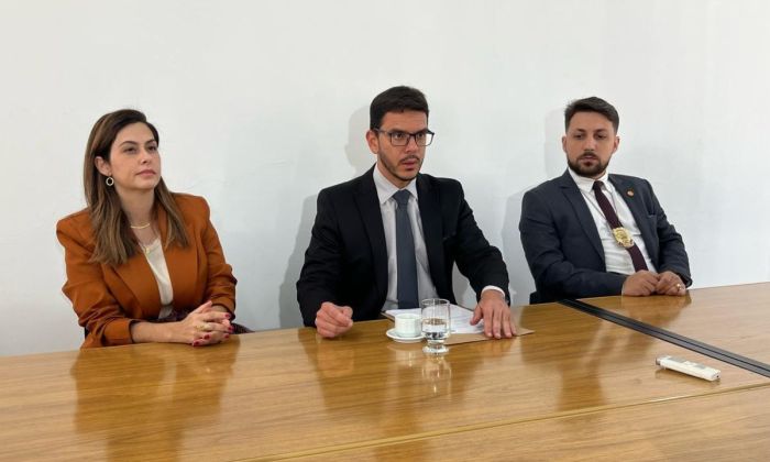 Promotora de Justiça de Rio Pomba, Shirmila Dhingra, promotor do Gaeco Zona da Mata, Breno Costa da Silva Coelho e delegado da Polícia Civil em Ubá, Douglas Mota, falam sobre apurações do tiroteio no Carnaval em Rio Pomba 