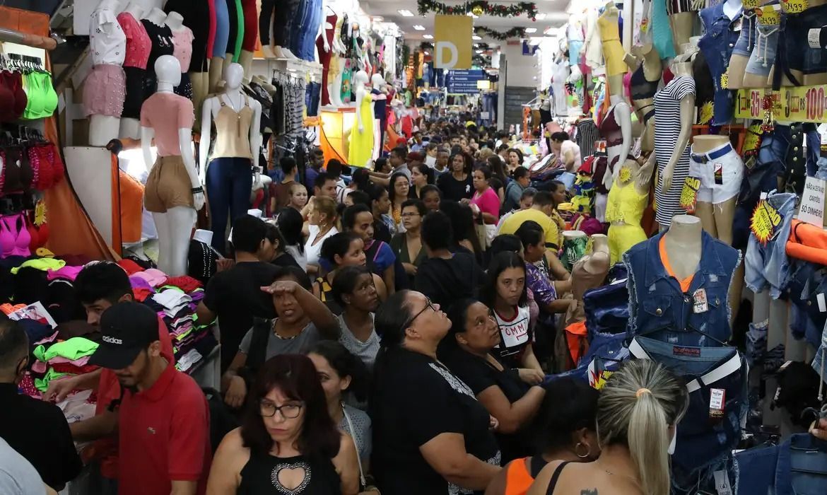 Comércio e serviços respondem por 70% dos empregos criados no Estado