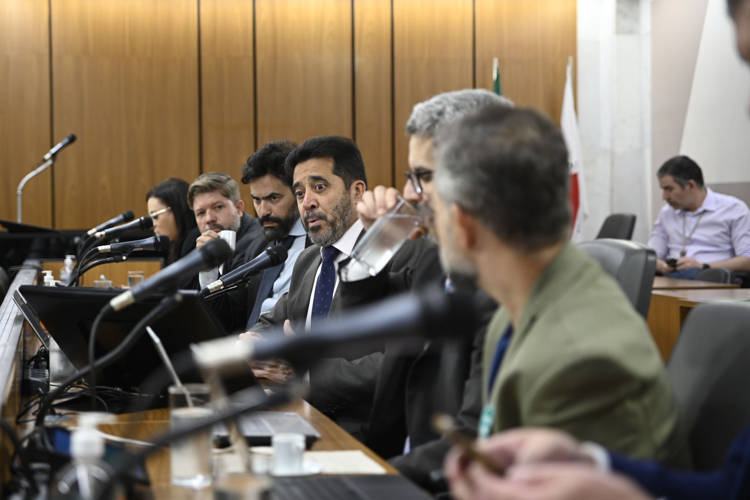 ALMG: deputados cobram representantes do governo Zema sobre falta de rabecões no estado
