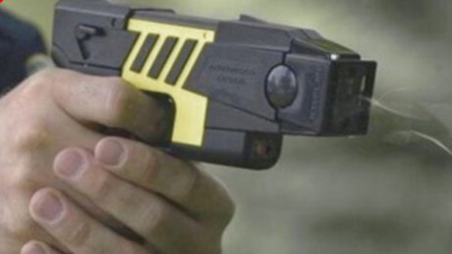 Mulher faz refém em SP: entenda com funcionam as armas de choque