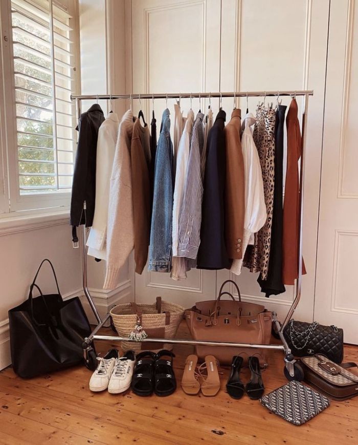 Como montar um guarda-roupa cápsula com estilo e consciência Como montar um guarda-roupa cápsula com estilo e consciência