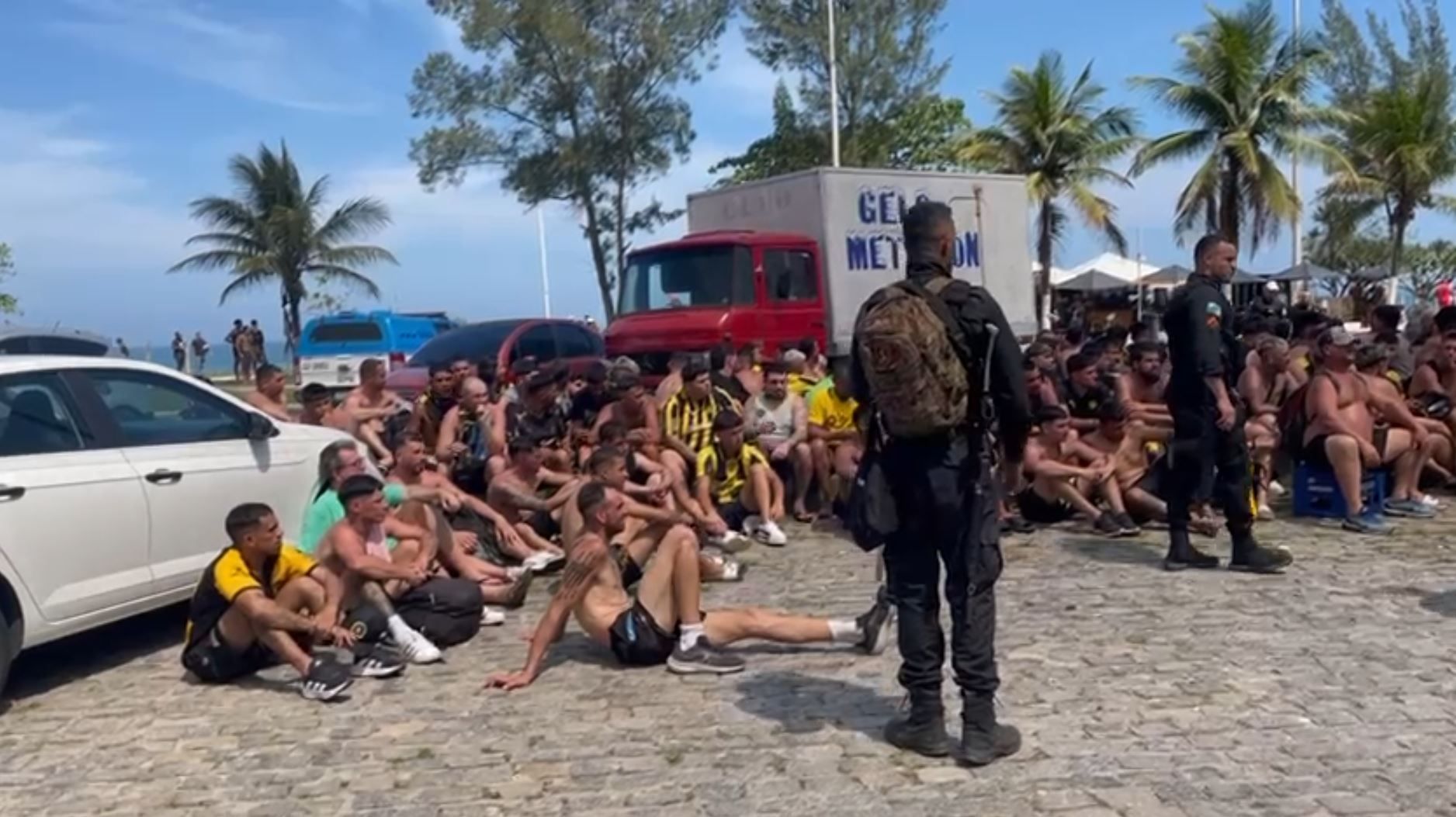 Ministro do Esporte cobra punição aos torcedores do Peñarol por ‘selvageria’ no RJ