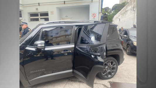 Carro de prefeito de Taboão da Serra foi perfurado em atentado; veja imagens | CNN Brasil