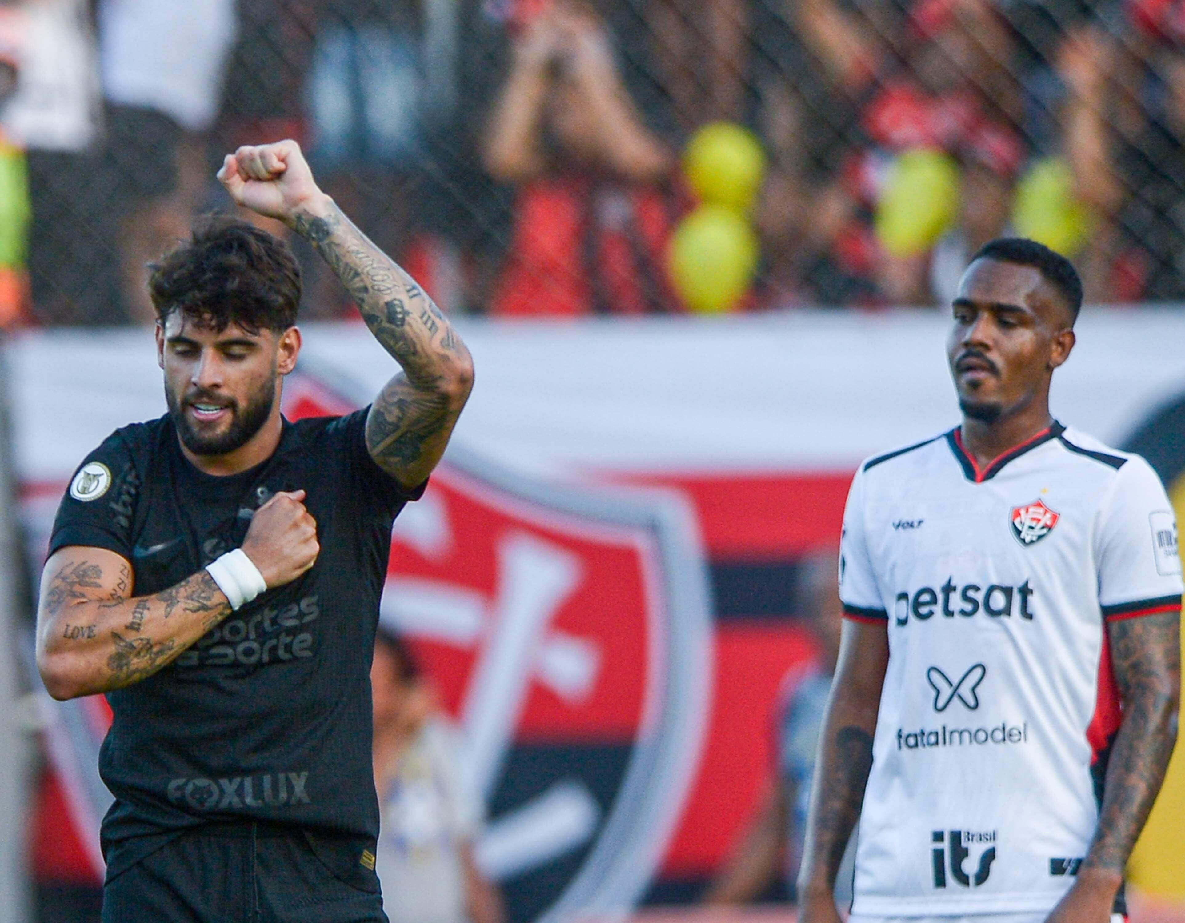 Memphis resolve, Corinthians vira sobre o Vitória e sobe na tabela do Brasileiro