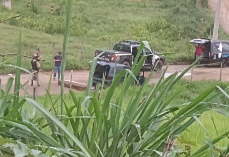 Corpo é encontrado dentro de veículo em Santana do Paraíso