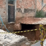 Com previsão de chuva forte, cratera gigante preocupa moradores da região Nordeste de BH