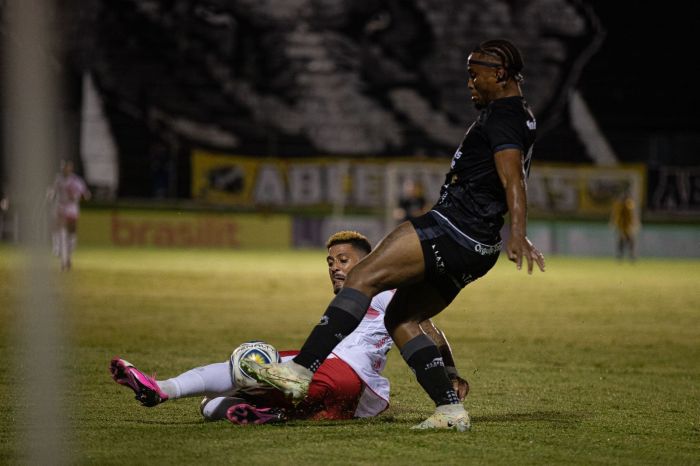 ABC e CRB se enfrentaram nesta quarta-feira (6) no Frasqueirão, em Natal (RN)