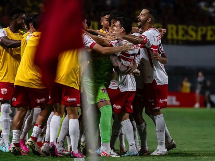 Time do CRB comemora primeiro gol sobre o Sport Time do CRB comemora primeiro gol sobre o Sport