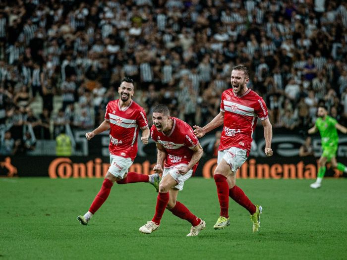 CRB comemora gol durante classificação contra o Ceará