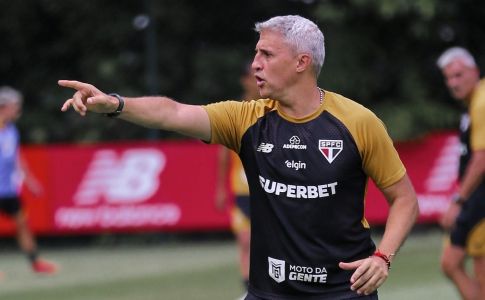 Hernán Crespo durante treino do São Paulo em 2026