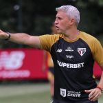 São Paulo surpreende e anuncia saída do técnico argentino Hernán Crespo