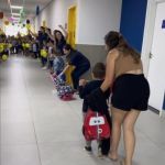 Vídeo: criança vence câncer e ganha surpresa dos colegas ao voltar para escola em MG
