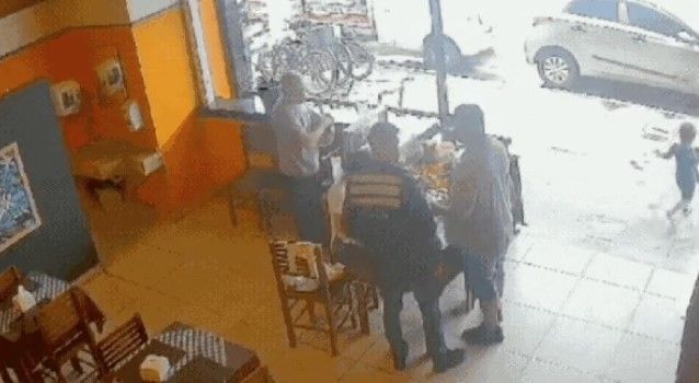 Criança de 2 anos morre atropelada após sair correndo de restaurante no litoral de SP