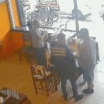 Criança de 2 anos morre atropelada após sair correndo de restaurante no litoral de SP