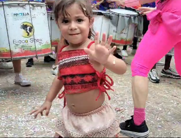 Fotos de crianças fantasiadas no Carnaval