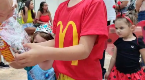 Fotos de crianças fantasiadas no Carnaval
