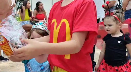 Fotos de crianças fantasiadas no Carnaval