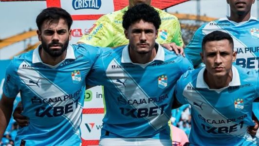 Cris Silva (centro), lateral brasileiro que atua no futebol peruano