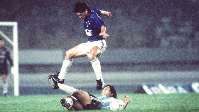 Lance do jogo de ida da final da Supercopa de 1992, no Mineirão, entre Cruzeiro e Racing
