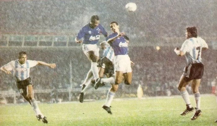 Em 1992, Cruzeiro conquistou o bi da Supercopa sobre o Racing-ARG