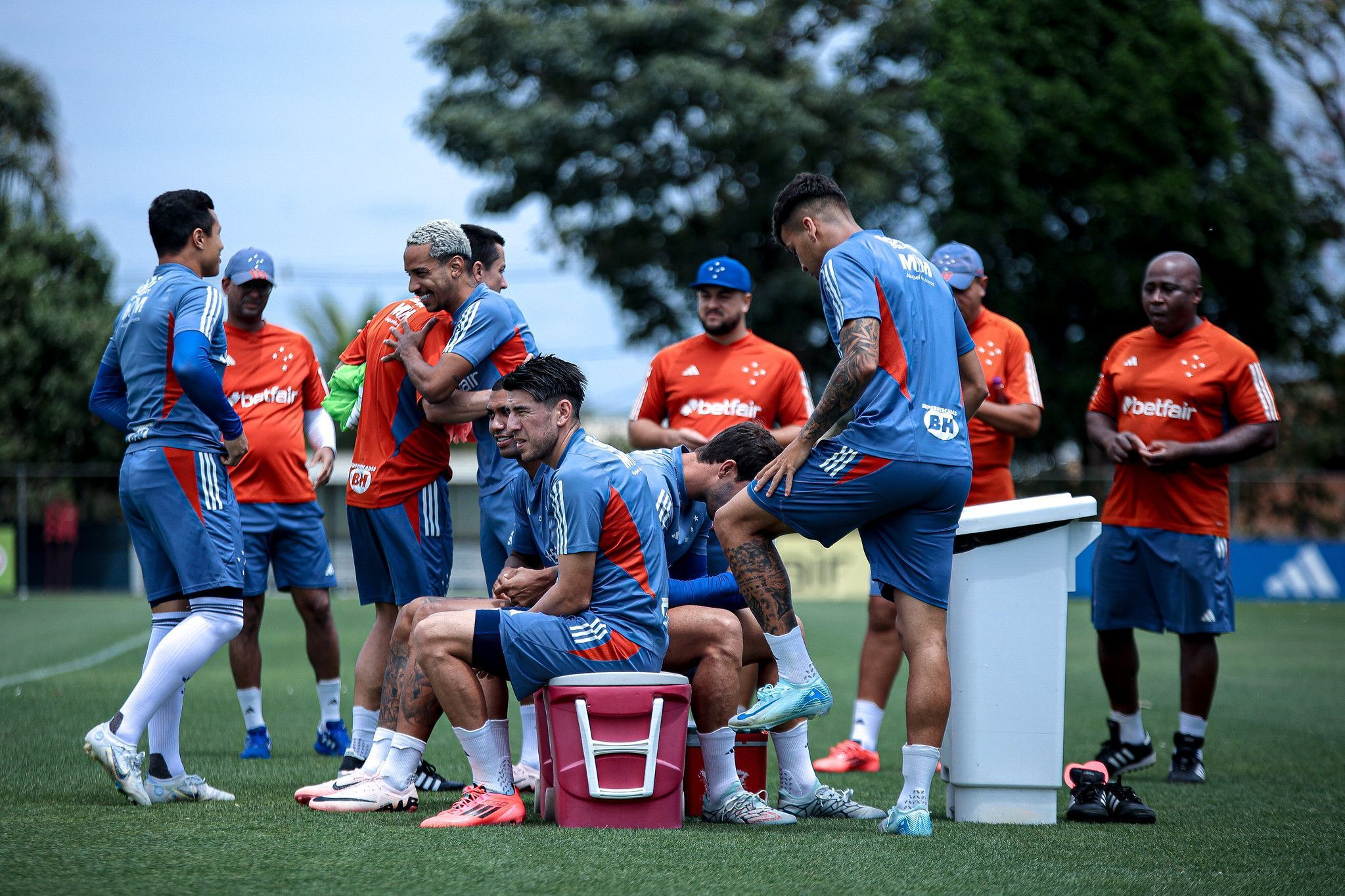 Cruzeiro treina na Toca II sem atacante titular e sob olhares de Pedrinho