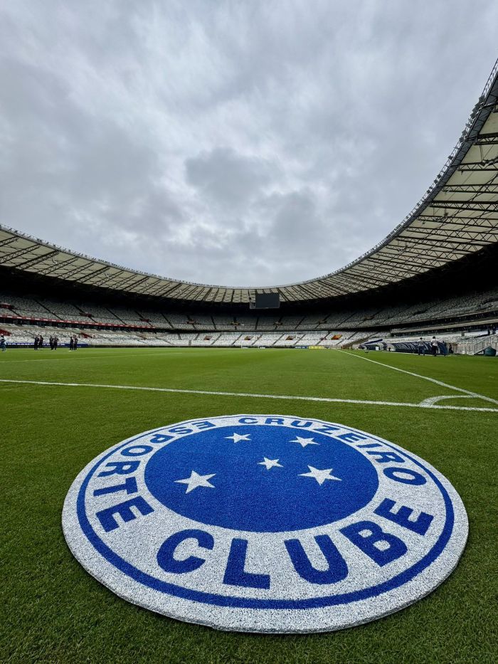 Time do Cruzeiro em duelo com o Palmeiras