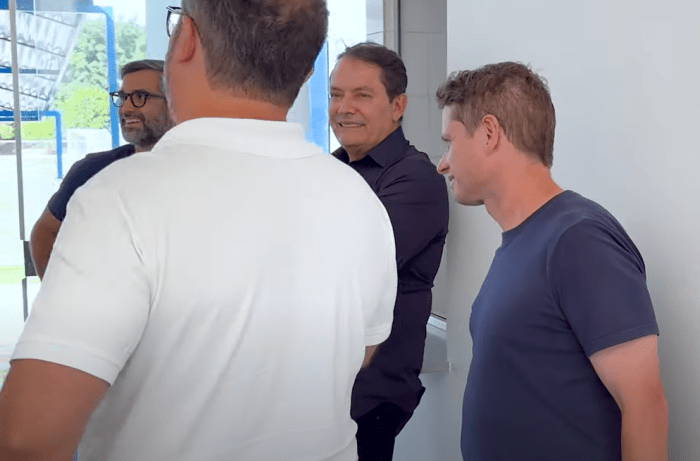 Nova cúpula do Cruzeiro conversa no primeiro dia da 'era Pedro Lourenço'