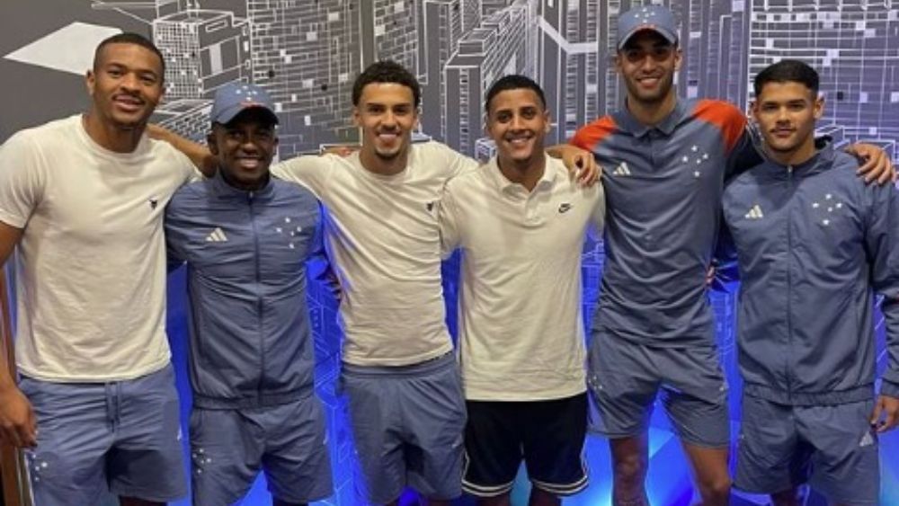 Atacante emprestado pelo Cruzeiro visita time sub-20 antes de final: 'Carinho e lealdade'