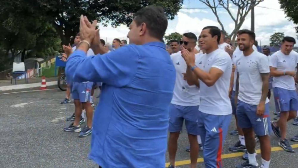 Cruzeiro deixa Toca com apoio e contato entre torcida, Pedrinho e jogadores