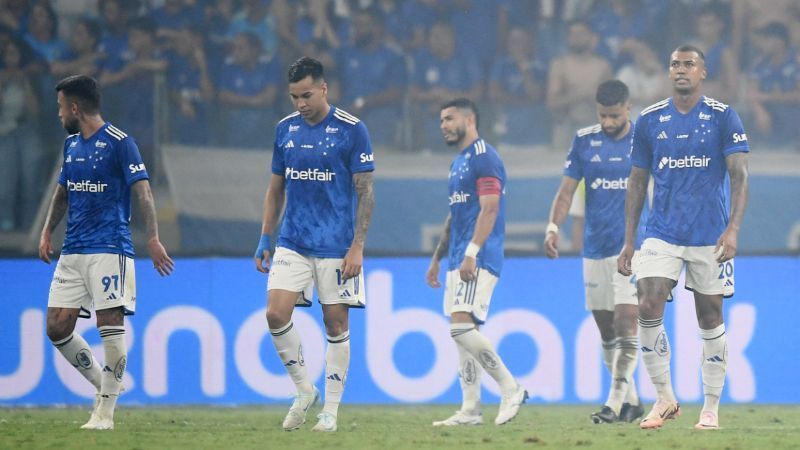 Vaias para o Cruzeiro e festa para o Lanús: Mineirão vive contraste na 1ª semifinal da Sula