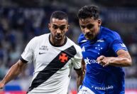 Fim de Cruzeiro x Vasco tem confusão com reclamação contra árbitro e uso de gás de pimenta