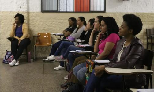 A CPOP oferece suporte técnico e financeiro a cursinhos pré-vestibulares populares