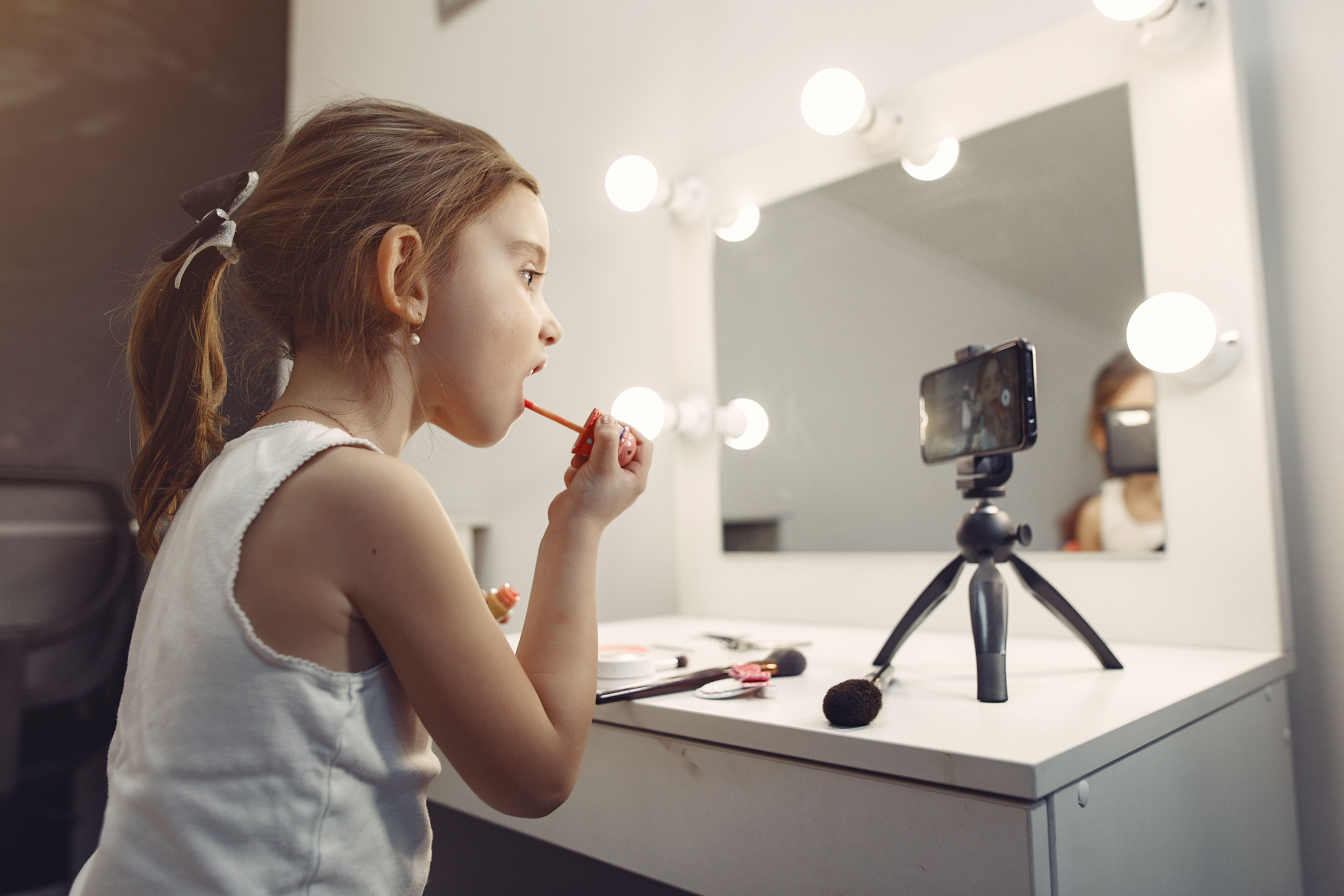 Por que o Tik Tok vai proibir filtros de beleza para usuários com menos de 18 anos? Entenda