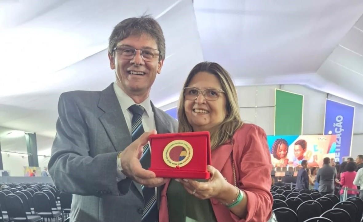 Varginha e Elói Mendes recebem Selo Ouro em Alfabetização
