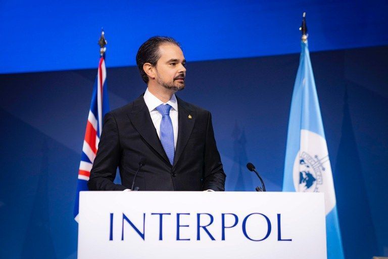 Delegado brasileiro é eleito para comandar a Interpol; saiba quem é