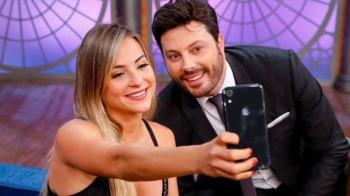 Gabi Martins em participação no programa de Danilo Gentili