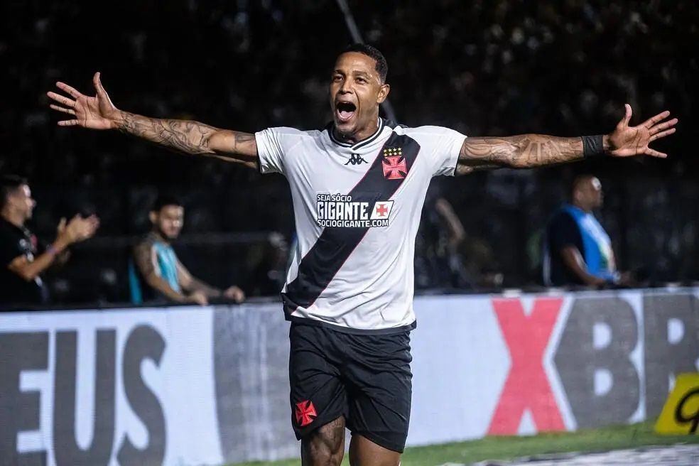 Atacante do Vasco tem lesão grave no joelho e não vai mais jogar em 2024
