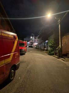Corpos foram encontrados por volta da meia-noite durante buscas do Corpo de Bombeiros no bairro Jardim Vitória