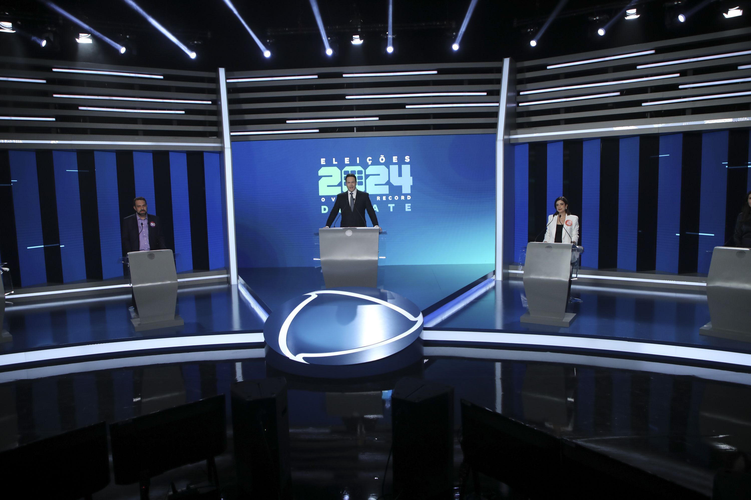 Debate em São Paulo começa com acusações a Nunes e punição a Marçal