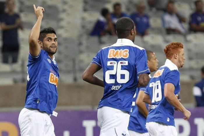 Ex-zagueiro exalta Cruzeiro campeão em 2013: 'Era sinistro, entrou pra história'