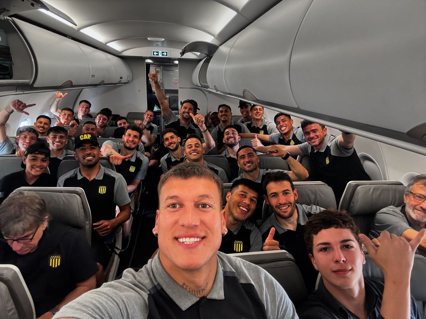 Peñarol embarca para o Rio sem herói da classificação contra o Flamengo