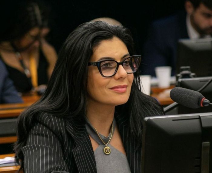 Deputada federal, Delegada Ione (Avante) ficou em 3º lugar nas eleições de 2020 e, por pouco, não foi ao segundo turno Deputada federal, Delegada Ione (Avante) ficou em 3º lugar nas eleições de 2020 e, por pouco, não foi ao segundo turno