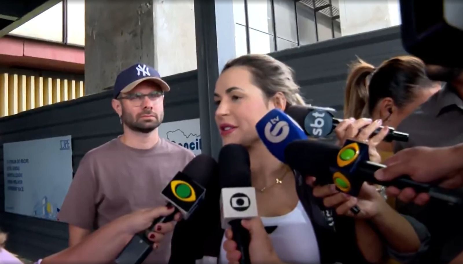 Após ser solta, Deolane fala com imprensa pela primeira vez: 'me sentindo muito bem'