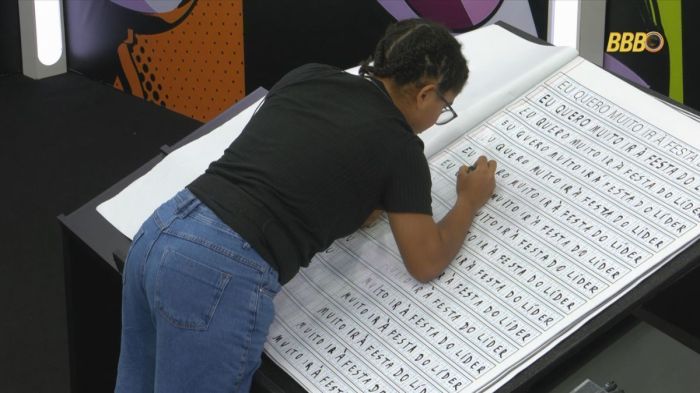 Milena cumpre desafio na intenção de quebrar o próprio recorde
