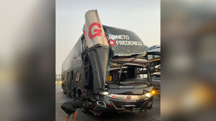 Ônibus da dupla João Neto e Frederico sofre acidente em Minas Gerais | CNN Brasil