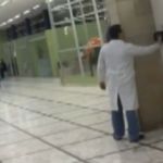 Diretor de hospital em SP é exonerado após médicos serem flagrados batendo ponto sem trabalhar
