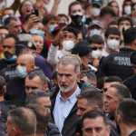 Rei e primeiro-ministro da Espanha são alvos de protestos por populares após chuvas